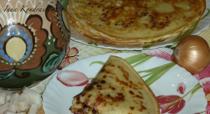 Блины на кефире с луком и шкварками