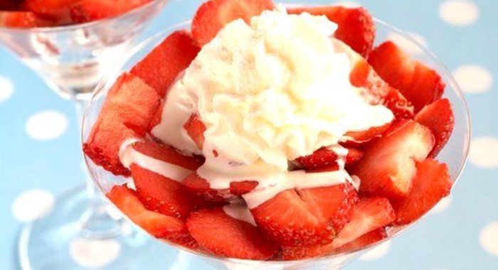 Клубника с йогуртовым кремом