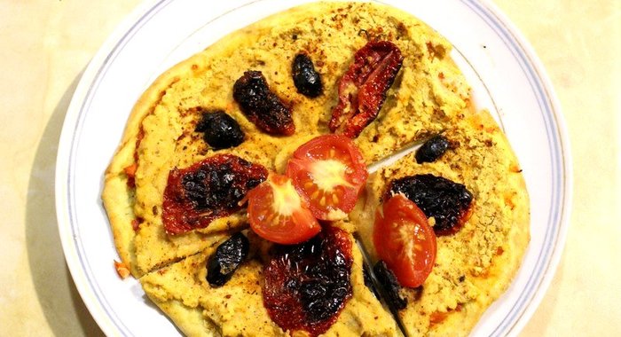 Пицца с хумусом