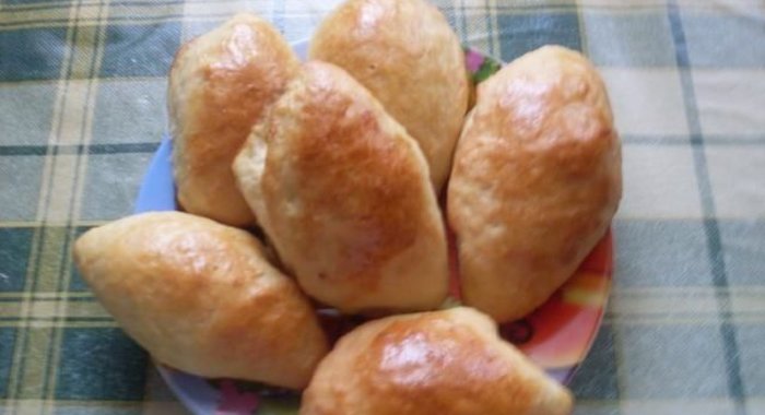 Дрожжевые пирожки с мясом в духовке