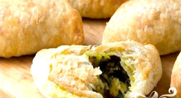Слоеные пирожки с овощами
