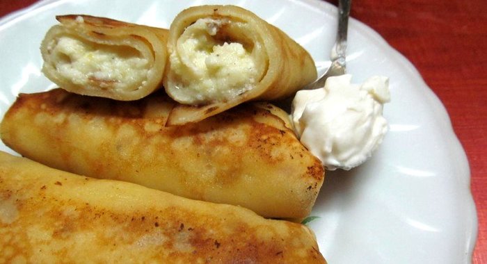 Блины с яблоком и творогом