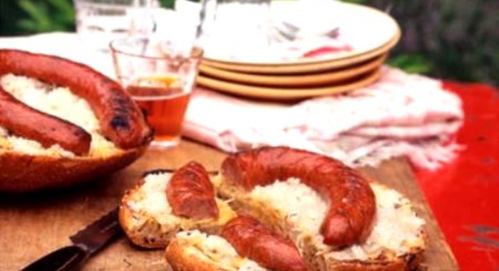 Бутерброды с сосисками и квашеной капустой