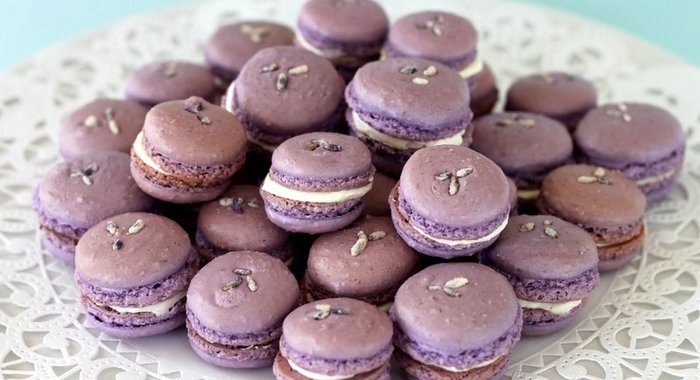 Лавандовые пирожные макароны