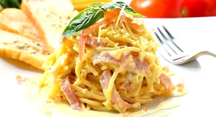 Запеканка из лапши и ветчины (Schinkenfleckerln)