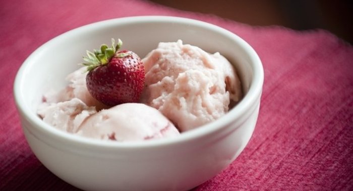Клубничное мороженое