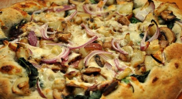 Пицца с картошкой и грибами