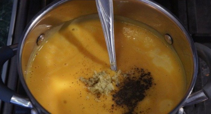 Суп-пюре из тыквы с сельдереем