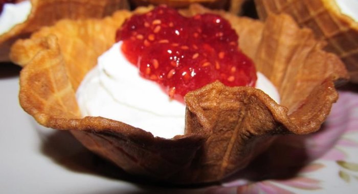 Вафельные корзинки с творожно-сливочным кремом