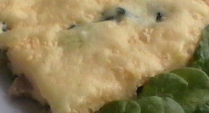 Омлет на маскарпоне с индейкой и шпинатом