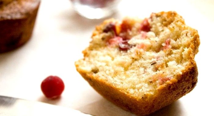 Клюквенные маффины с фундуком