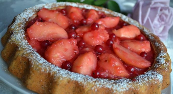 Фруктово-ягодная шарлотка на Спрайте