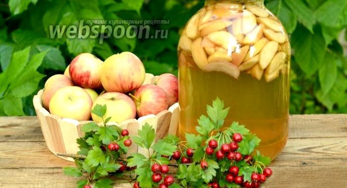 Компот ассорти из яблок, нектаринов и слив