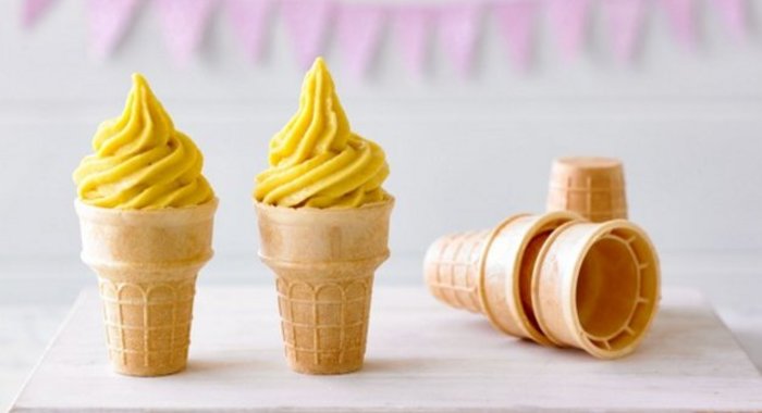 Мороженое с бананом и манго