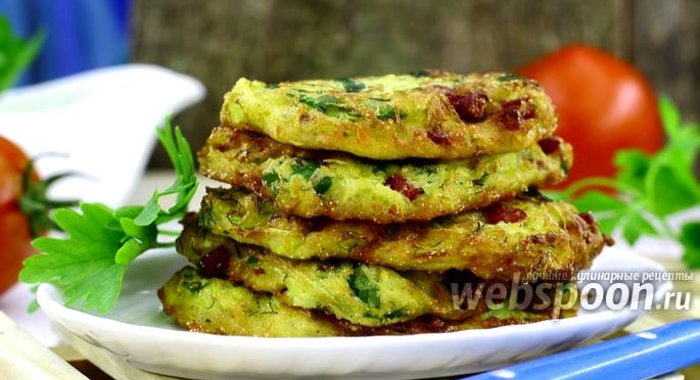 Оладьи из кабачков с колбасой