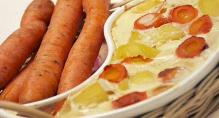 Картофельно-морковная запеканка в молочном соусе.