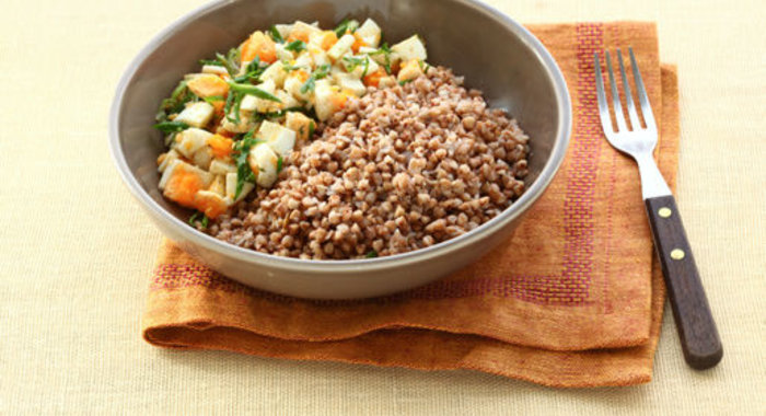 Гречка с вареными яйцами и зеленью