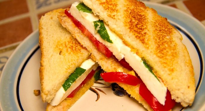 Бутерброды с моцареллой