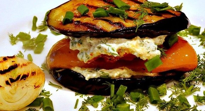 Слоеное овощное пирожное