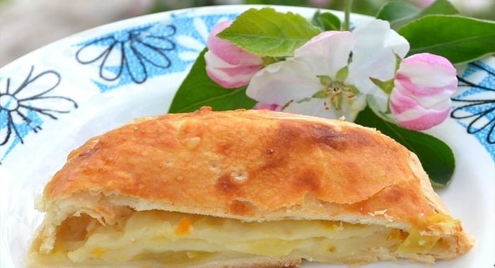 Штрудель с заварным кремом и фруктами