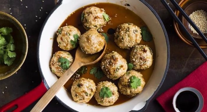 Фрикадельки из курицы в азиатском стиле