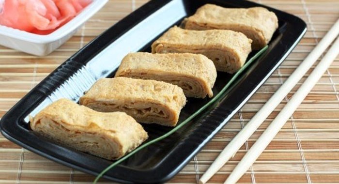 Японский омлет с соевым соусом