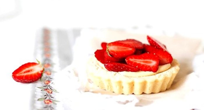 Корзиночки с заварным кремом и клубникой