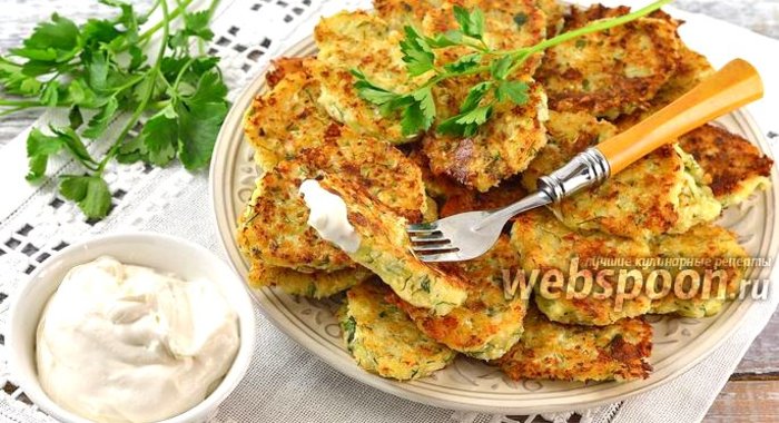 Оладьи из капусты, твёрдого сыра и зелени