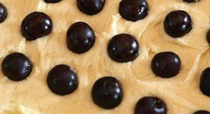 Пирог из песочного теста с вишней