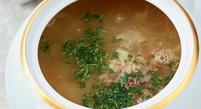 Богатые кислые щи с цесаркой и говядиной