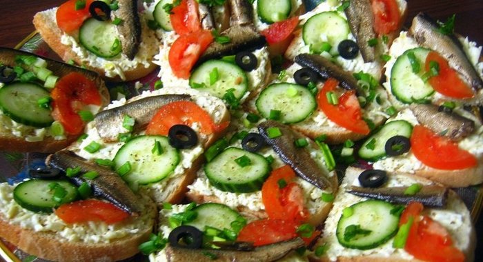 Бутерброды со шпротами