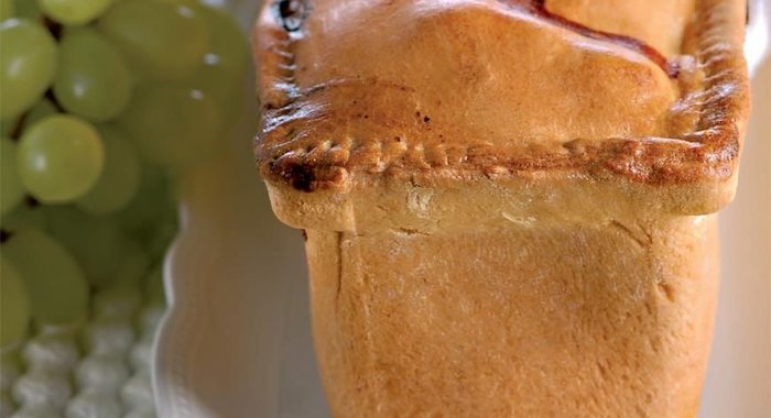 Пирог с ветчиной и виноградом