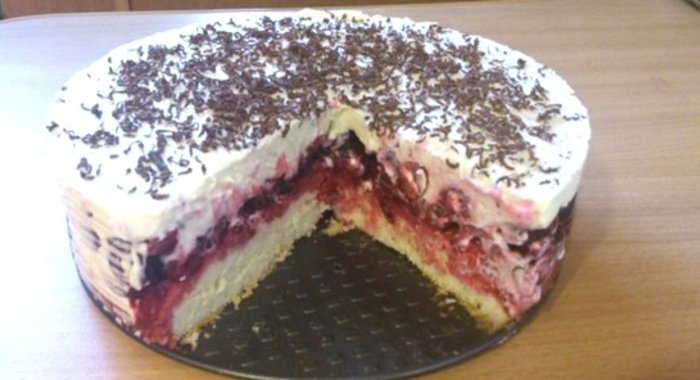 Пирог с маскарпоне и вишней