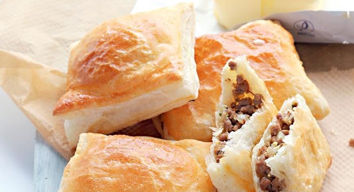 Слоеные пирожки с бараниной