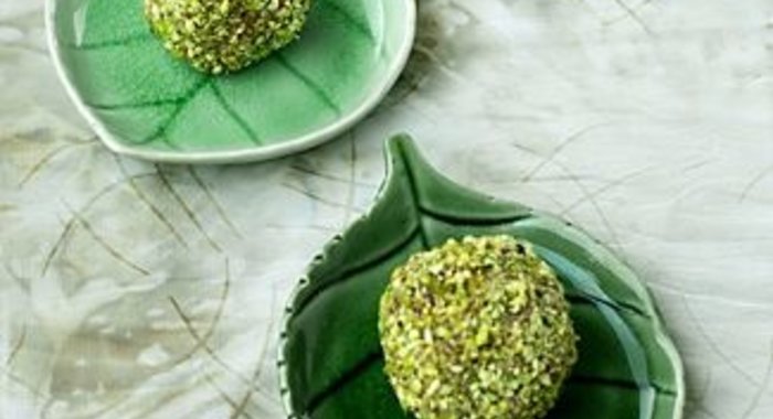 Шарики из паштета с кисло-сладким луком