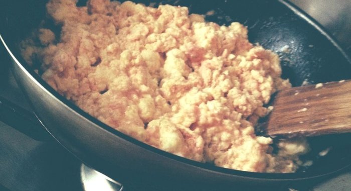 Нежный омлет с помидорами