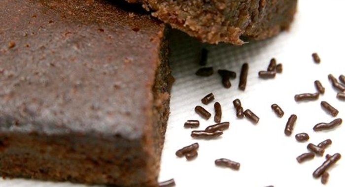 Шоколадные пирожные с черносливом