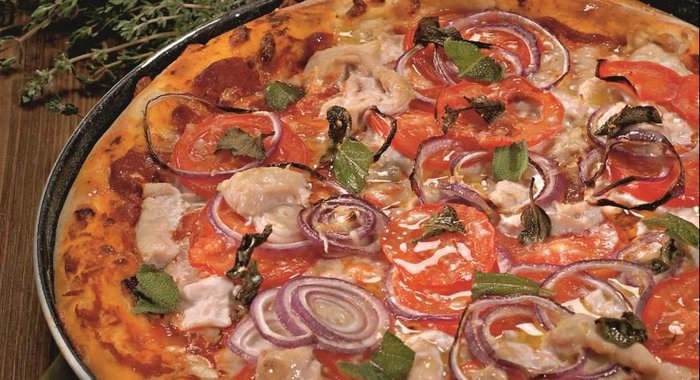 Пицца с индейкой и шалфеем