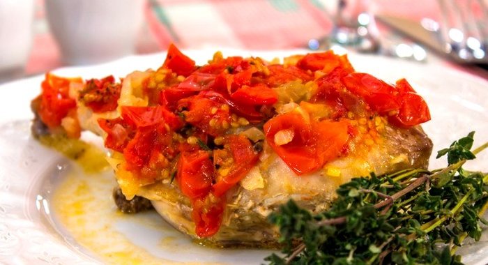 Цыплята с помидорами и вином