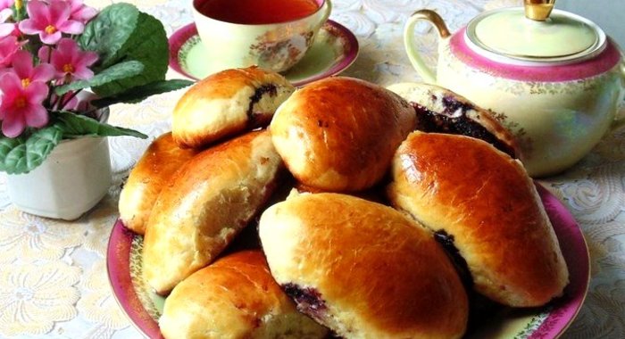 Пирожки с черникой в духовке