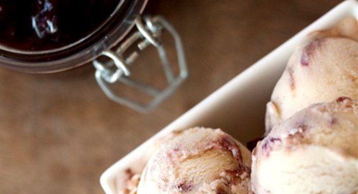 Вишневое трюфельное мороженое