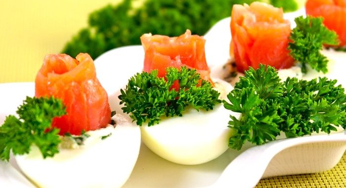 Яйца, фаршированные семгой