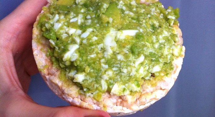 Диетический паштет с авокадо и яйцом