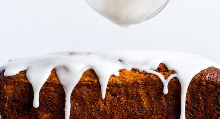 Кекс с грейпфрутом, маком и йогуртовой глазурью