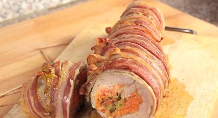 Мясной рулет с морковью