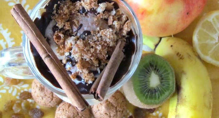 Бананово-сливочный трайфл с цитрусом, изюмом и печеньем «амаретти»