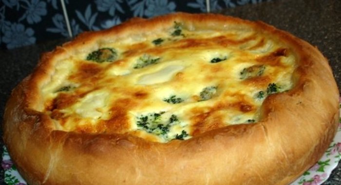 Пирог с семгой и брокколи