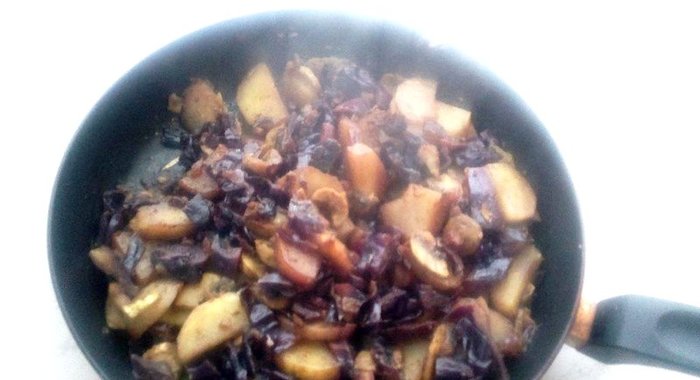 Рагу с красной капустой