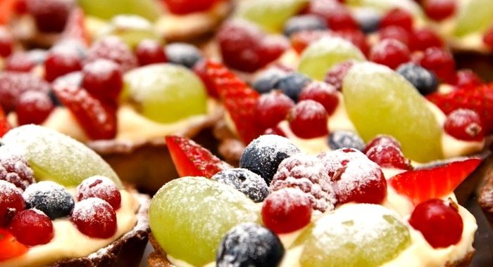 Миндальные корзиночки с фруктовым заварным кремом