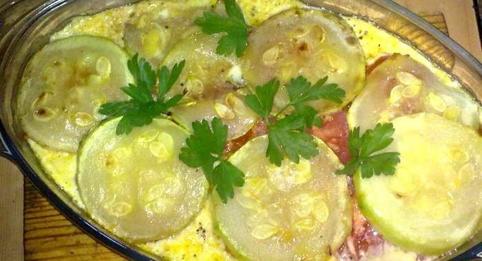 Овощная запеканка с сардельками